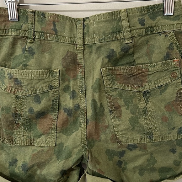 Anthropologie Wanderer Utility Shorts Camo Pockets Green Brown Sz 25 - Picture 7 of 15